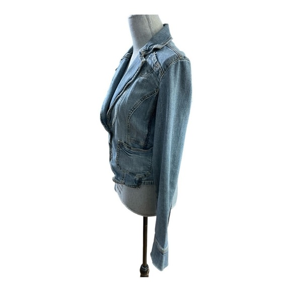YOUNIQUE Bolero Jean Jacket distressed with front pockets, one button closure. M - Picture 4 of 15